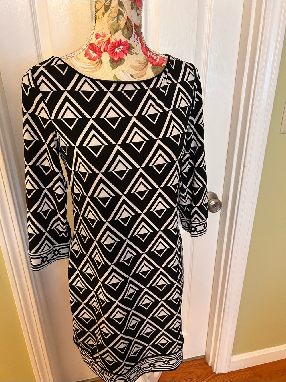 White House Black Market Black & White Geometric Long Sleeve Dress